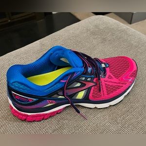 Size 10 Brooks Womens Ravenna 6 Running Shoes